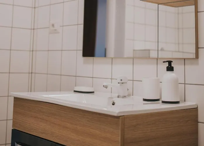 Apartman Fabrica 21 *